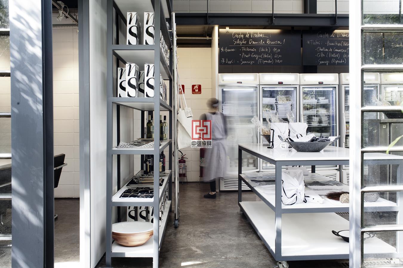 巴西工業(yè)風(fēng)咖啡廳展臺定制中強定制